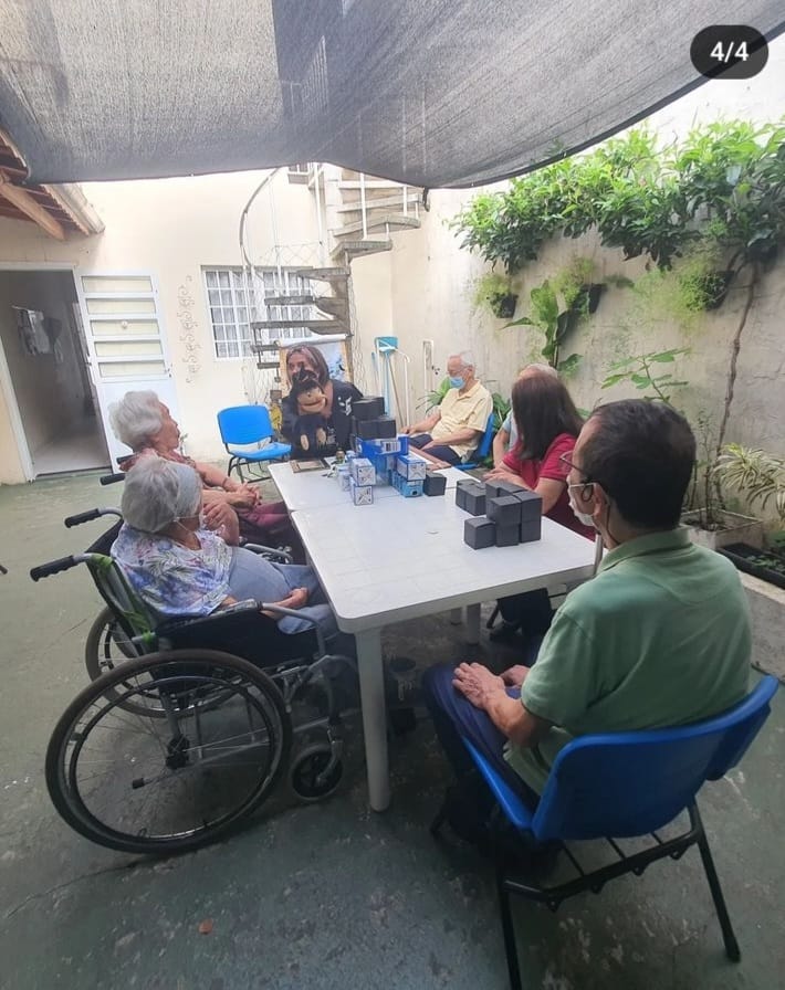 joão e maria x caixas.jpeg